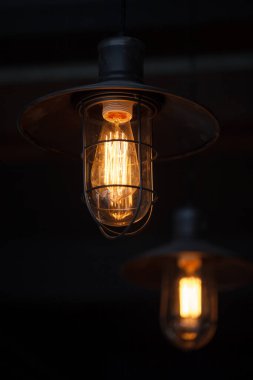 Odadaki lambayı kapat.