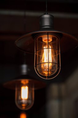 Odadaki lambayı kapat.