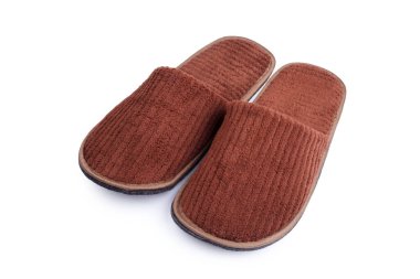 Kahverengi yün terlik beyaz grupta izole edilmiş.