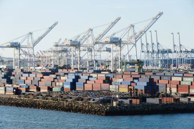 Kaliforniya, ABD - 5 Kasım 2022 Queensway Körfezi 'ndeki Long Beach Cruise Terminali manzarası