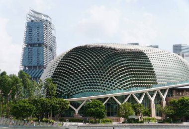 Esplanade Drive, Singapur - 19 Şubat 2023 - Singapur Esplanade Konser Salonu 'nun gündüz manzarası