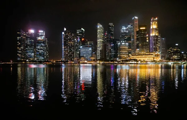 Marina Körfezi Singapur Şubat 2023 Modern Binaların Manzarası Gece Aydınlandı — Stok fotoğraf