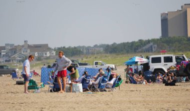Rehoboth Beach, Delaware, ABD - 18 Haziran 2023 - Kuzey Sahilleri yakınlarındaki bir grup aile