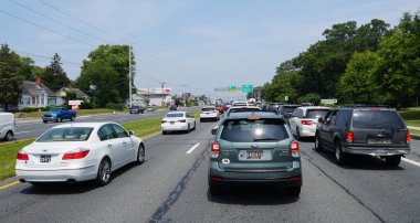 Rehoboth Beach, Delaware, ABD - 18 Haziran 2023 - Lewes 'e doğru 1. Otoyol' daki yoğun trafik