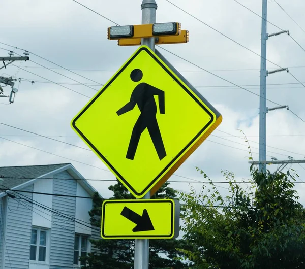 デューイビーチ デラウェア州 アメリカ 2023年7月4日 道路上の黄色の交差点線と点滅する光 — ストック写真