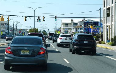 Dewey Beach, Delaware, ABD - 8 Ağustos 2023 Yazın 1. Otoyol 'daki trafik