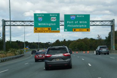Wilmington, Delaware, ABD - 15 Ekim 2023 Otoyoldaki trafik 95, 202. Yol ve 495.