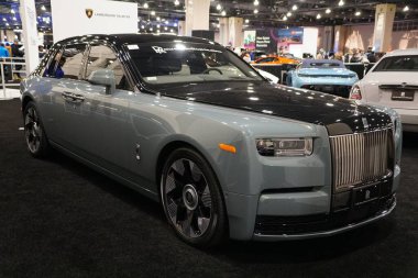 Philadelphia, Pennsylvania, ABD - 14 Ocak 2024 - 2023 Rolls-Royce Phantom açık mavi