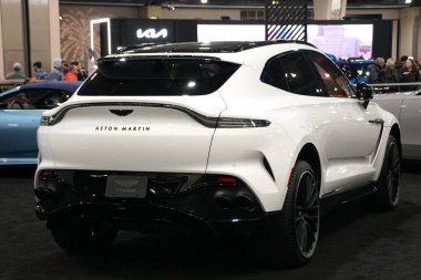 Philadelphia, Pennsylvania, ABD - 14 Ocak 2024 - 2023 Aston Martin DBX 707 'nin beyaz renginin arka görüntüsü