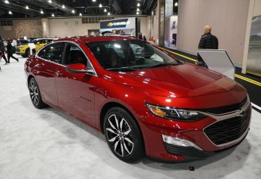 Philadelphia, Pennsylvania, ABD - 14 Ocak 2024 Yeni Chevrolet Malibu Sedan 'ın kırmızı rengi