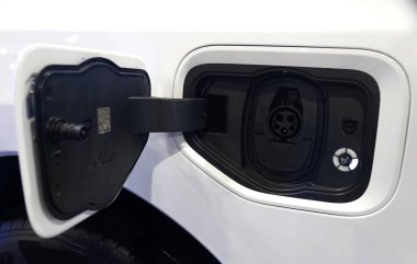 Philadelphia, Pennsylvania, U.S.A - 14 Ocak 2024 Ford F-150 XLT kamyonet şarj etme limanı