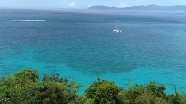 Вид Воздуха Синий Океан Залива Транк Бей Вблизи Сент Джона — стоковое видео