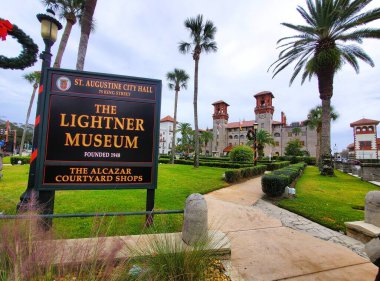 St. Augustine, Florida, ABD - 18 Kasım 2023 Bir zamanlar Alcazar Oteli 'nin tarihi Belediye Binası ve Işıklandırma Müzesi