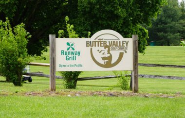 Barto, Pennsylvania, ABD - 22 Mayıs 2024 Tereyağı Vadisi Golf Sahası ve Pist Izgara Girişi