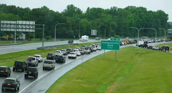 Milford, Delaware, ABD - 27 Mayıs 2024 - 1. Otoyol 'da Dover' a doğru yoğun plaj trafiği