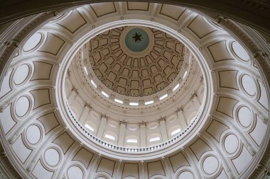 Austin, Teksas, ABD - 9 Nisan 2024 Teksas Kongre Binası 'nın aydınlık kubbesi