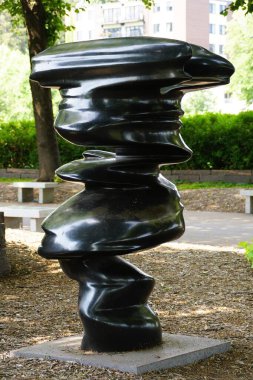 Minneapolis, Minnesota, ABD - 9 Temmuz 2024 - Seviye Başı Heykeli Tony Cragg tarafından tasarlandı