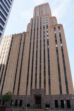 Minneapolis, Minnesota, ABD - 12 Temmuz 2024 Güneşli bir günde Centurylink Binası