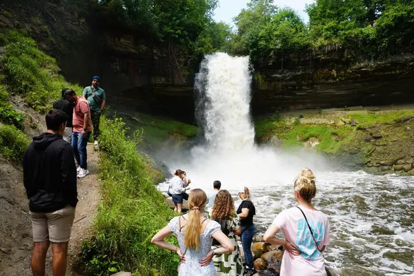 stock image Minneapolis, Minnesota, U.S - July 14, 2024 - Crowds gathered near the rushing water of the beautiful Minnehaha Falls