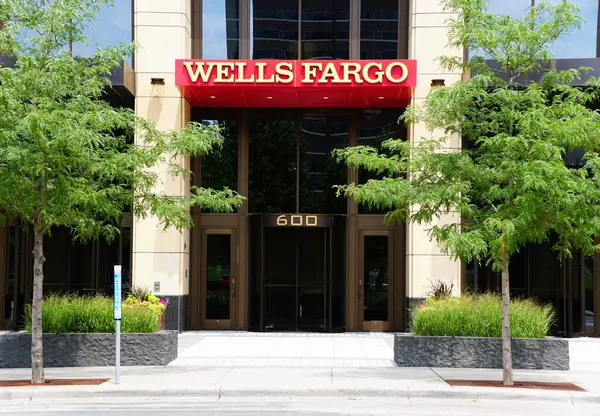 stock image Minneapolis, Minnesota, U.S.A - July 13, 2024 - The Wells Fargo's East Town campus building near downtown