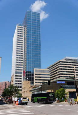 Minneapolis, Minnesota, ABD - 13 Temmuz 2024 Hedef Plaza South 'un şehir merkezindeki manzarası