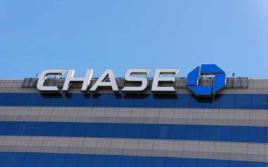 Wilmington, Delaware, ABD - 8 Eylül 2024 - Walnut Caddesi 'ndeki Chase binasındaki tabelayı kapatın