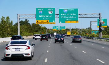 Wilmington, Delaware, ABD - 8 Eylül 2024 Otoyol İşaretleri 95, 202. Yol ve 495 Kuzey Otobanı
