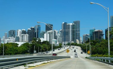 Miami, Florida, ABD - 22 Eylül 2024 Şehir manzaralı I-95 rampası