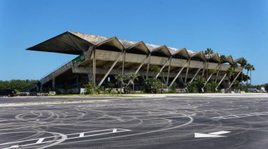 Miami, Florida, ABD - 22 Eylül 2024 Andrew Kasırgası sonrası terk edilmiş ve güvensiz Miami Deniz Stadyumu