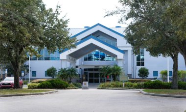 Lakeland, Florida, ABD - 14 Kasım 2024 Lakeland Linder Uluslararası Havaalanı bina ve ana girişi