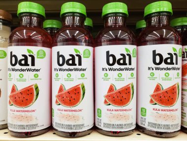 Wilmington, Delaware, ABD - 22 Aralık 2024 - Bai Kula Karpuz aromalı içecekler, susuzluğunu gidermeye hazır.