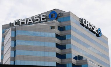 Wilmington, Delaware, ABD - 29 Mart 2025 Walnut Caddesi 'ndeki ana Chase binasının en üst katı.