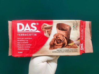 Wilmington, Delaware, ABD - 31 Mart 2025 - Yüksek kaliteli DAS terracotta hava kurutma kil, sanatsal görüşlerinizi hayata geçirmeye hazır.