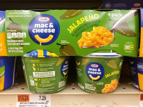 Wilmington, Delaware, ABD - 10 Mayıs 2025 Kraft 'ın mikro dalgalı peynirli Jalapeno aroması..