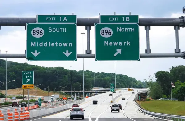 Newark, Delaware, ABD - 6 Haziran 2025 - 896 Kuzey ve Güney çıkışları, Middletown ve Newark 'a dönüşleri gösteriyor.