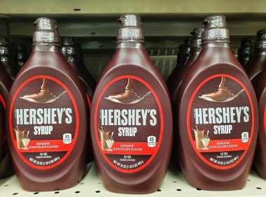 Wilmington, Delaware, ABD - 16 Haziran 2025 Hershey 'in şurubu, markanın gerçek çikolata aromasının ikonik olduğunu gösteriyor..