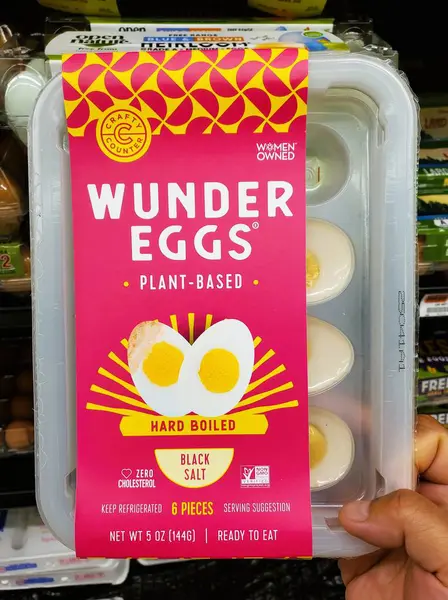 Wilmington, Delaware, ABD - 16 Haziran 2025 - Sıfır kolesterol, siyah tuz ve Wunder Eggs 'in bitkisel yumurtaları.