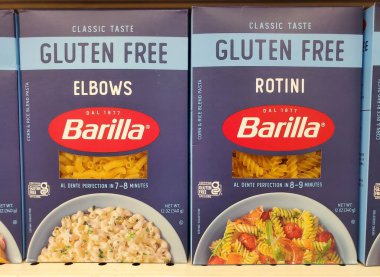 Wilmington, Delaware, ABD - 8 Temmuz 2025 Barilla 'dan dirsek ve rotini şeklinde glütensiz makarna seçenekleri.