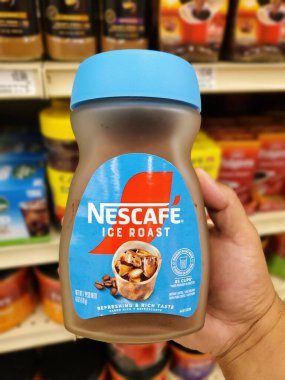 Wilmington, Delaware, ABD - 23 Temmuz 2025 Nestle Nescafe Ice Roast, ferahlatıcı ve lezzetli bir hazır kahve konsantresi.