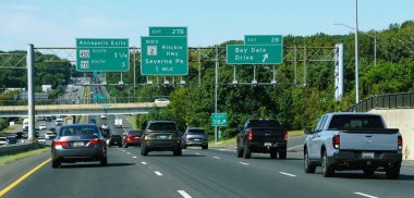 Maryland, U.S.A - Sept 10 2025 - Traffic moving to Annapolis Exits (450/70 South), Exit 27B for Ritchie Hwy/Severna Pk and Exit 28 for Bay Dale Drive