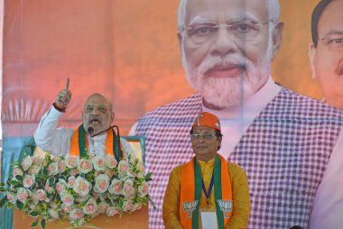 Burdwan, Purba Bardhaman İlçesi, Batı Bengal / Hindistan - 30.04.2024: Birlik İçişleri Bakanı Amit Şah, BJP 'nin Bardhaman Purba Lok Sabha seçmenleri adayı Asim Kumar Sarkar' ın seçim mitingine katıldı. Memari 'deki Rasulpur' da, Purba Bardhaman