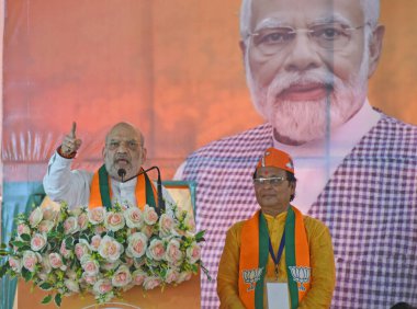 Burdwan, Purba Bardhaman İlçesi, Batı Bengal / Hindistan - 30.04.2024: Birlik İçişleri Bakanı Amit Şah, BJP 'nin Bardhaman Purba Lok Sabha seçmenleri adayı Asim Kumar Sarkar' ın seçim mitingine katıldı. Memari 'deki Rasulpur' da, Purba Bardhaman