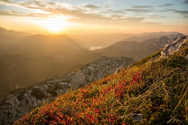 Spektakulärer Sonnenaufgang Mit Sonnenerleuchtetem Bergblick Bogatin Komna Slowenien — Stockfoto