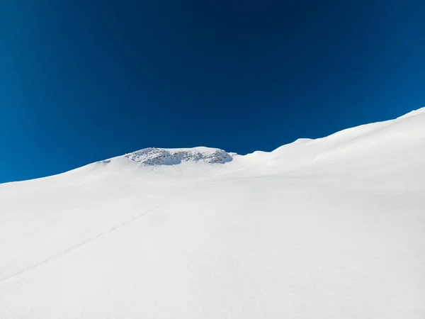 Spektakularne Warunki Narciarskie Świeżym Pudrem Śniegu Gotowym Jazdy Nartach Ośrodek — Zdjęcie stockowe