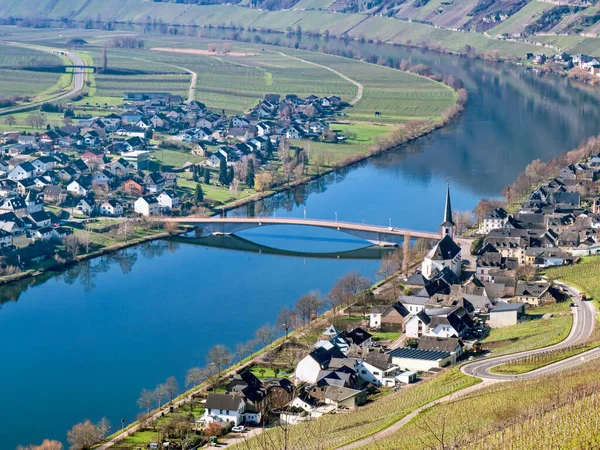 Vista Cima Cidade Meia Madeira Piesport Vinhas Vizinhas Moselle Alemanha — Fotografia de Stock