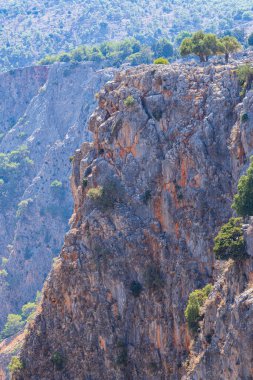 Dar, dik, kayalık vadi tarafı, gün ışığında, Aradena vadisi, Yunanistan, Girit adası, telefon.