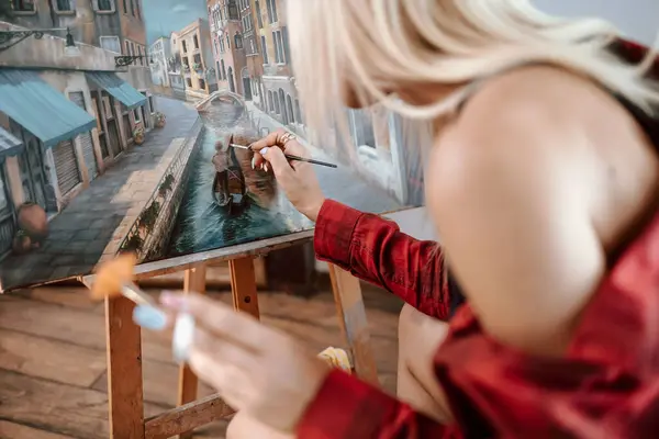 Young Blonde Woman Painting Her Atelier Focus Brush — Stock Photo, Image