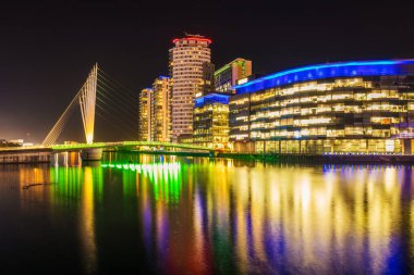 Salford 'daki Medya Şehri' ni bağlayan köprü Manchester, İngiltere 'de.