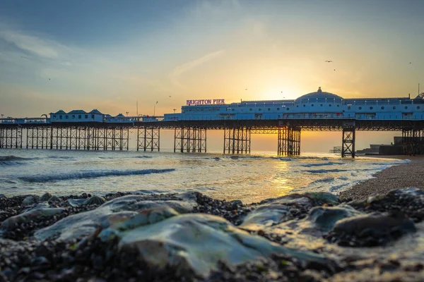 Brighton Pier Engeland Tijdens Zonsondergang Met Dramatische Wolken — Stockfoto