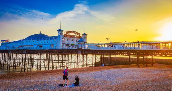 Brighton Pier England Solnedgången Med Dramatiska Moln — Stockfoto